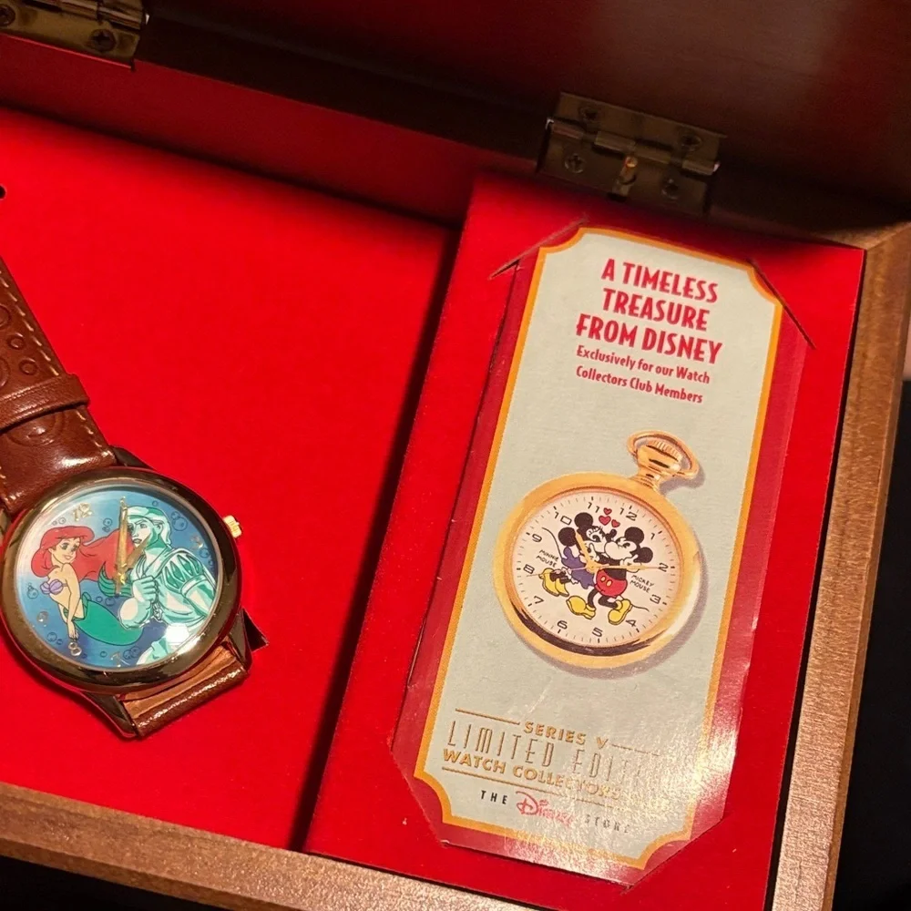 Disney Ariel and Prince Eric Wooden box/watch  - Blue and White - Picture 4 of 5